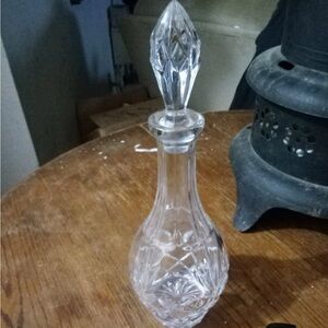 Elegant Crystal Decanter with Stopper